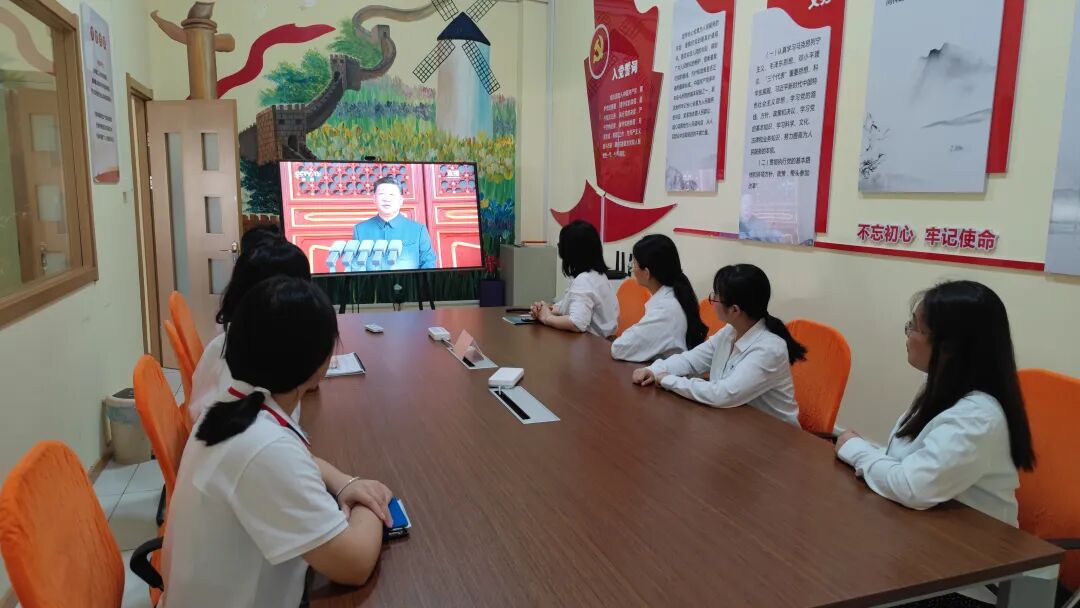 依斯倍組織員工觀看抗戰(zhàn)勝利80周年閱兵儀式，凝聚愛國情懷共筑未來